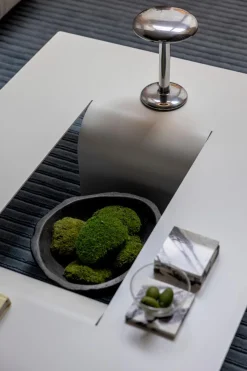 Metallbude Couchtisch Cut Weiß