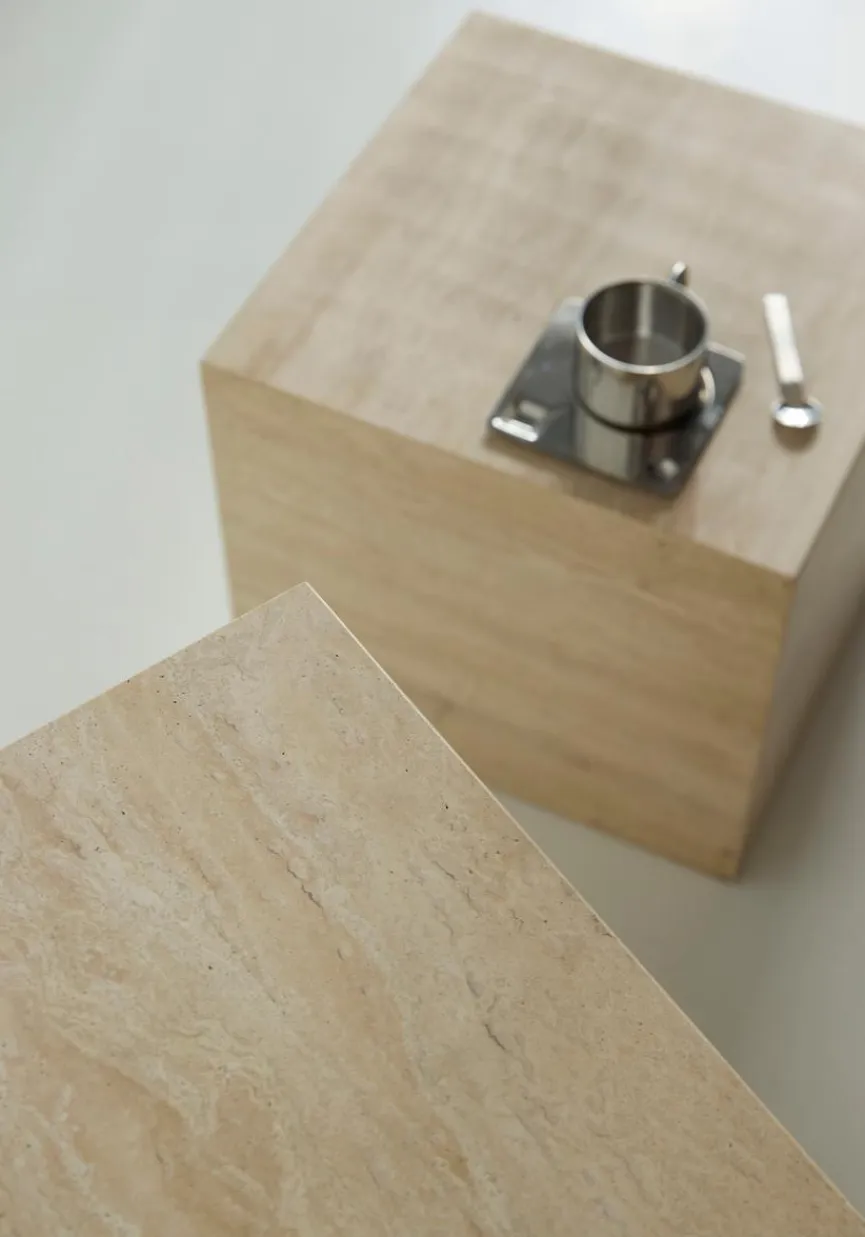 INNOVATION LIVING Couchtisch Travertina 40