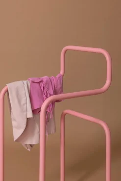 Metallbude Herrendiener James