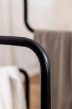 Discount Metallbude Herrendiener James Schwarz