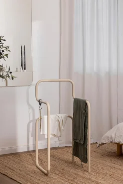 Metallbude Herrendiener James