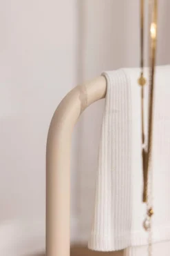 Metallbude Herrendiener James